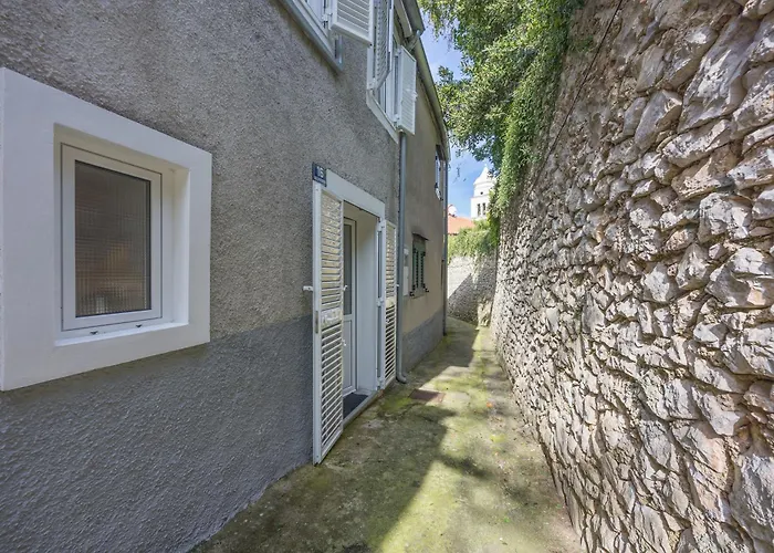 Old Town Apartman *