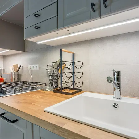 Old Town Apartment *